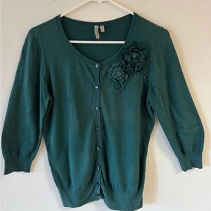 Caslon Elegant Emerald Green Sweater with Floral Detail size medium